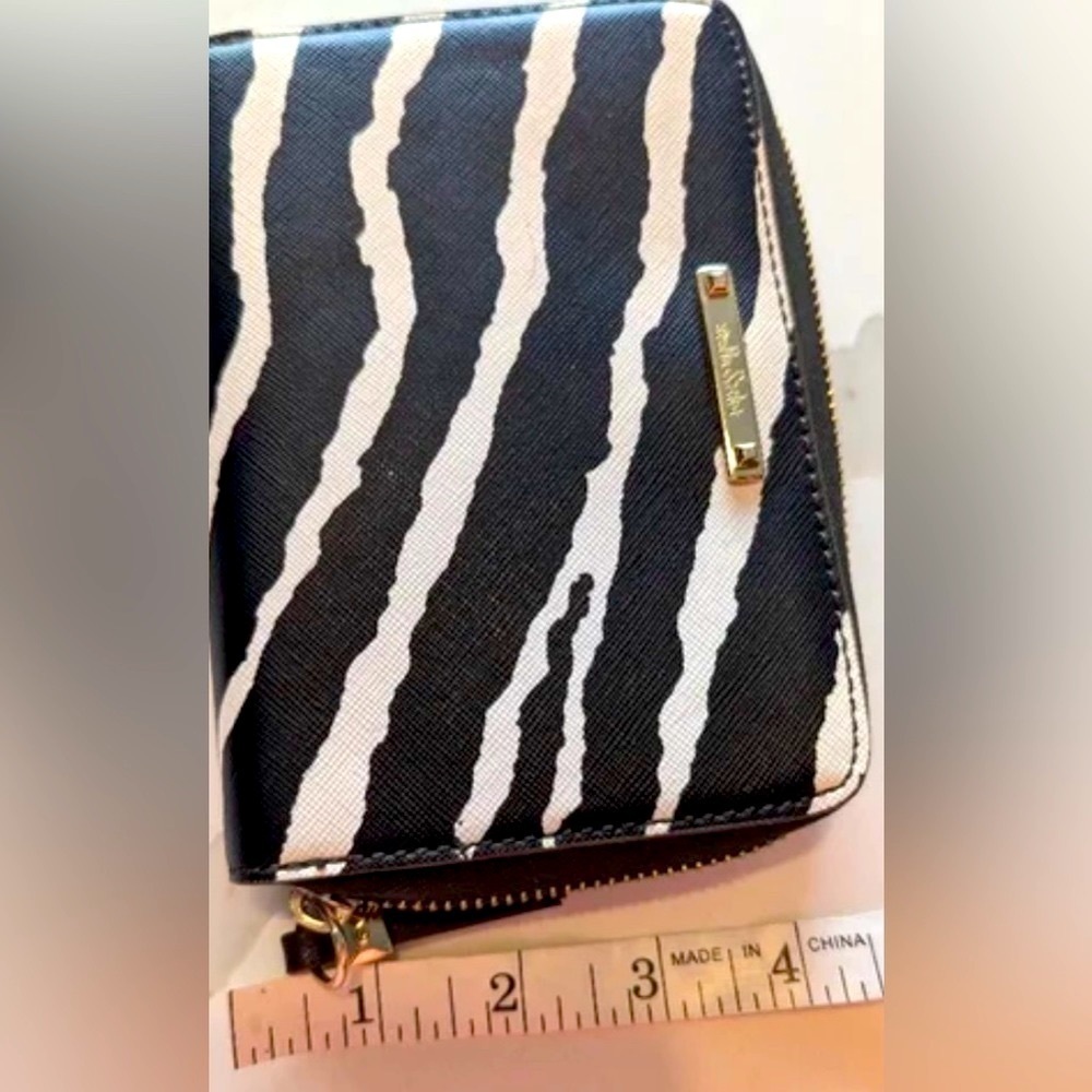 Stella & Dot The Chelsea Zip Zebra Printed Faux Leather Wallet/ WRISTLET - Picture 13 of 13